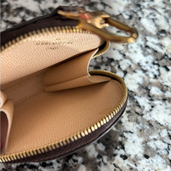Louis Vuitton coin pouch - Picture 8 of 8